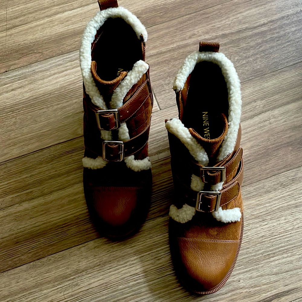 NINE WEST BOOTIES TAN COLOR SIZE 7.5